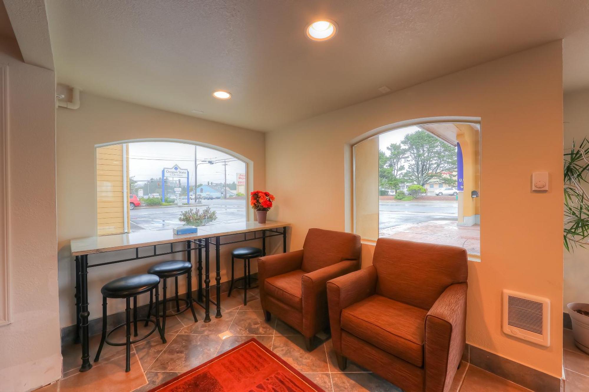 Newport Inn By Oyo - Hwy 101 エクステリア 写真