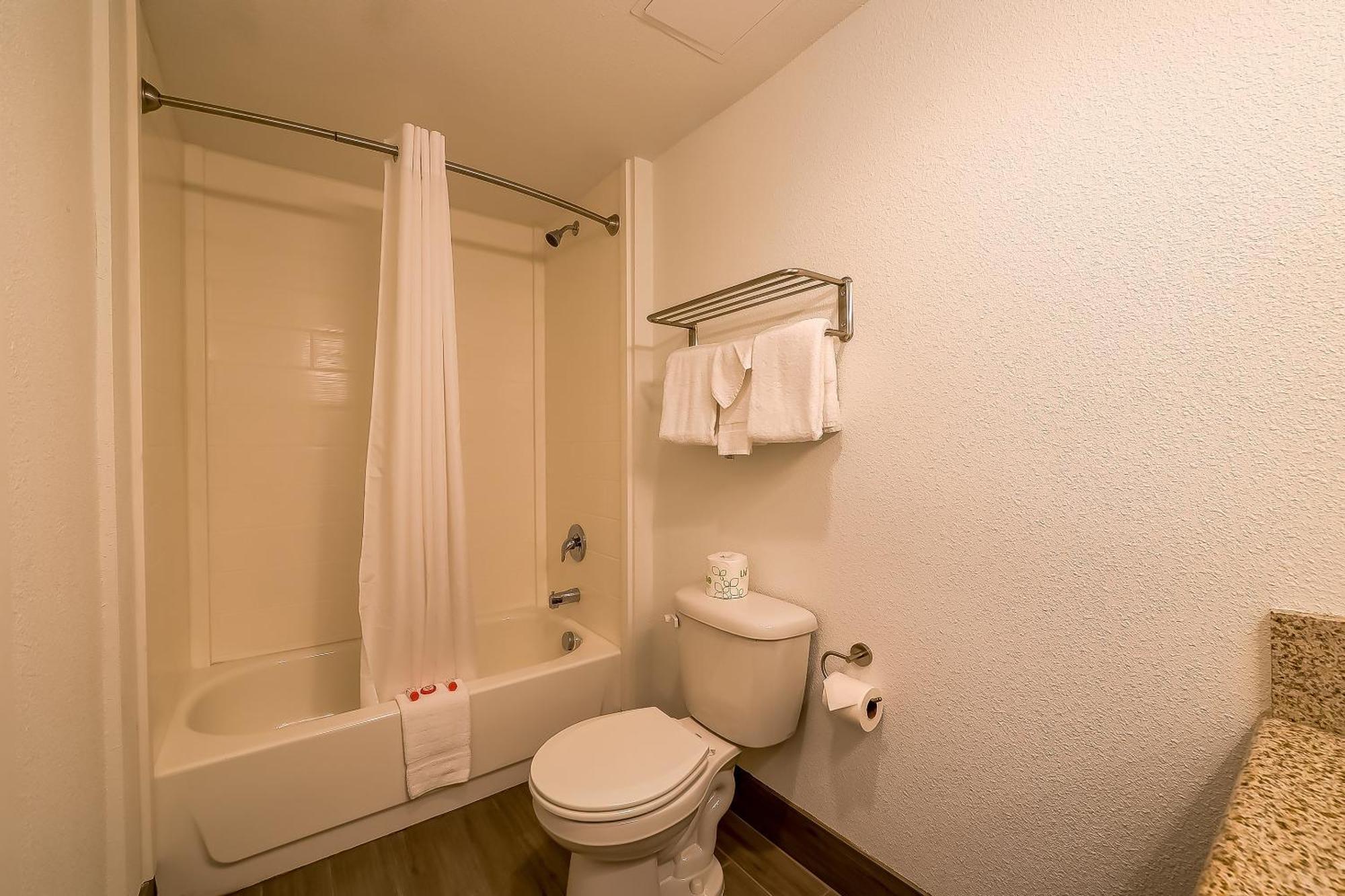 Newport Inn By Oyo - Hwy 101 エクステリア 写真