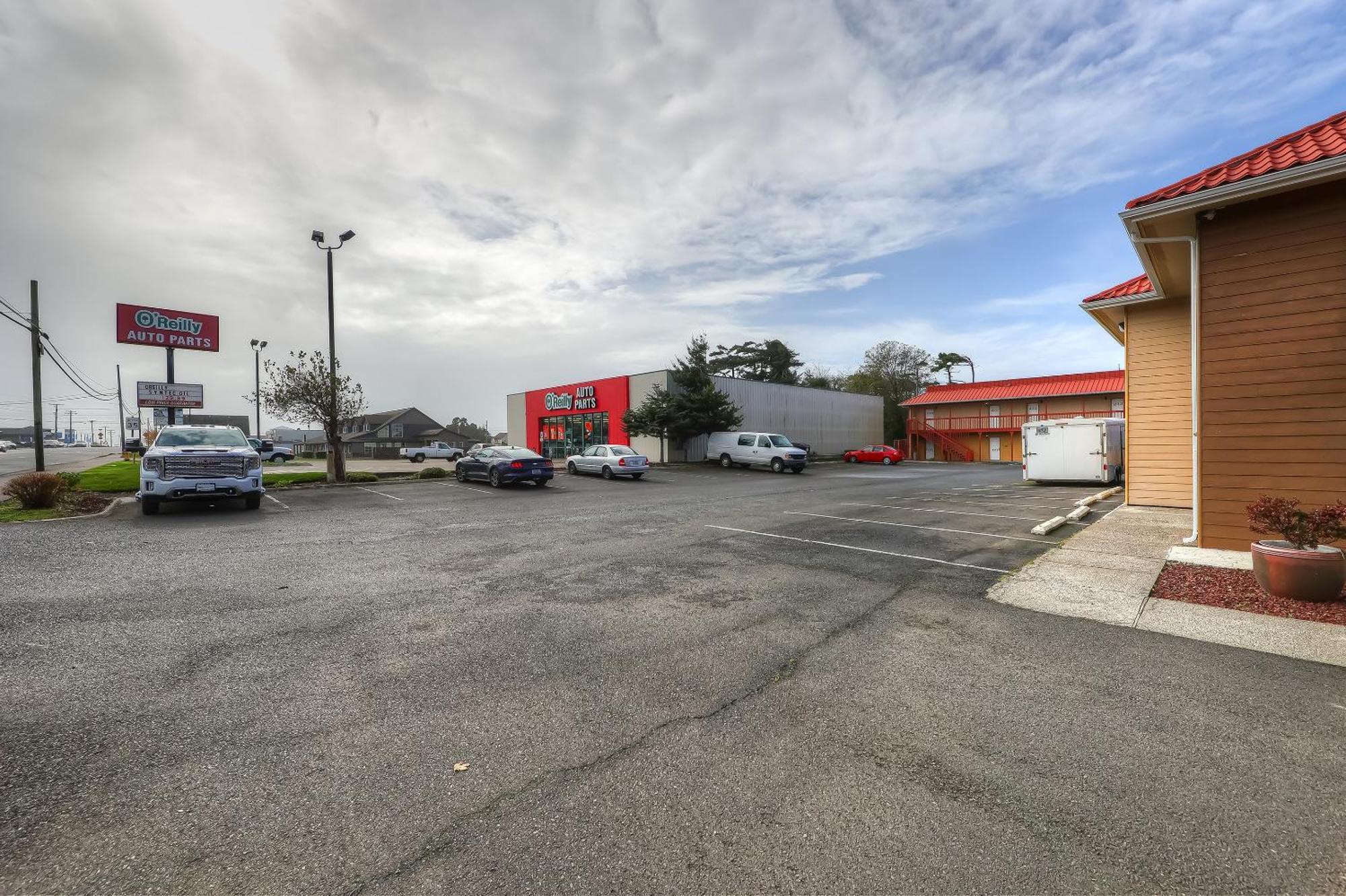 Newport Inn By Oyo - Hwy 101 エクステリア 写真